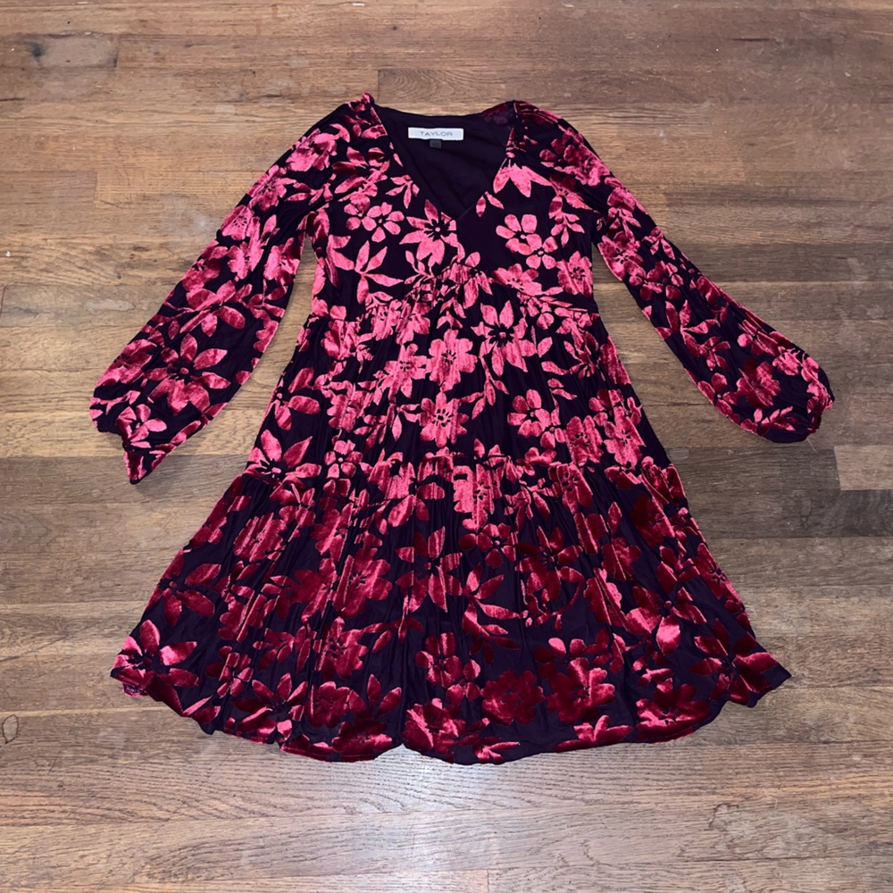 Taylor size 2 velour holiday or cocktail dress